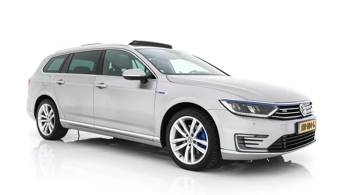 Volkswagen Passat — foto 1