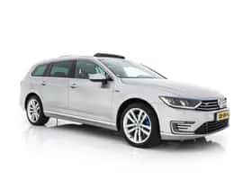 Volkswagen Passat (2015) thumbnail 1