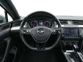 Volkswagen Passat (2015) thumbnail 17