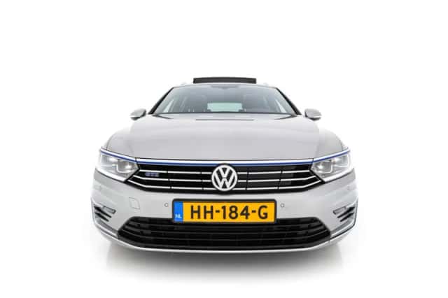 Volkswagen Passat (2015) thumbnail 3