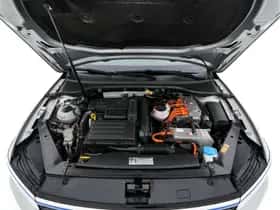 Volkswagen Passat (2015) thumbnail 27