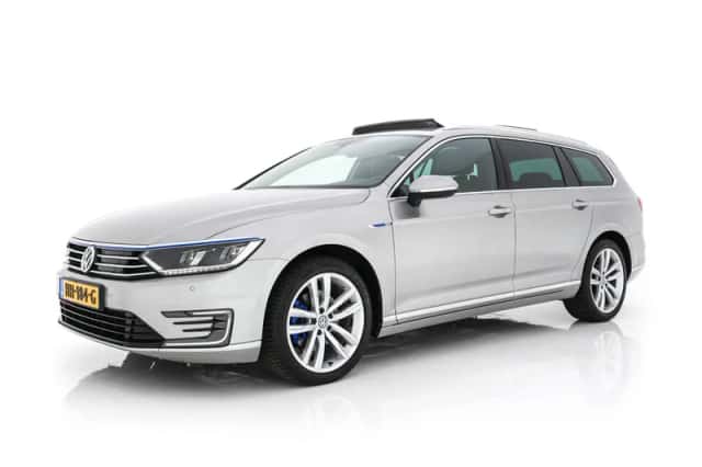 Volkswagen Passat (2015) thumbnail 4
