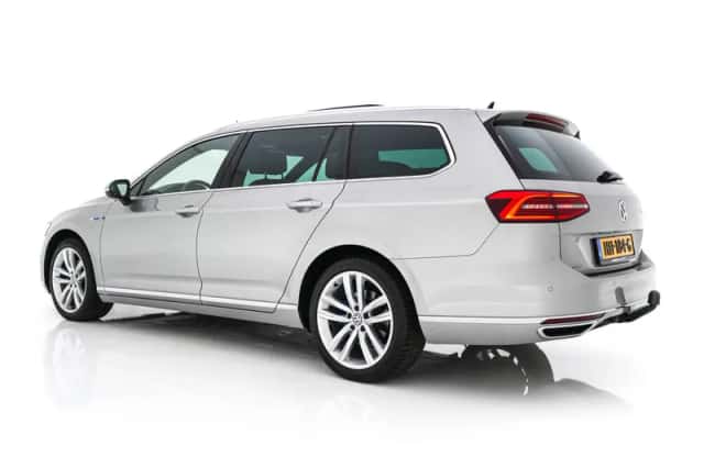 Volkswagen Passat (2015) thumbnail 5