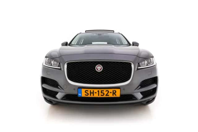 Jaguar F-Pace (2018) thumbnail 3