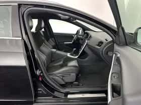Volvo V60 (2016) thumbnail 12
