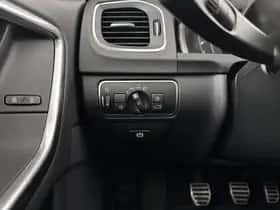 Volvo V60 (2016) thumbnail 17