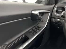 Volvo V60 (2016) thumbnail 18