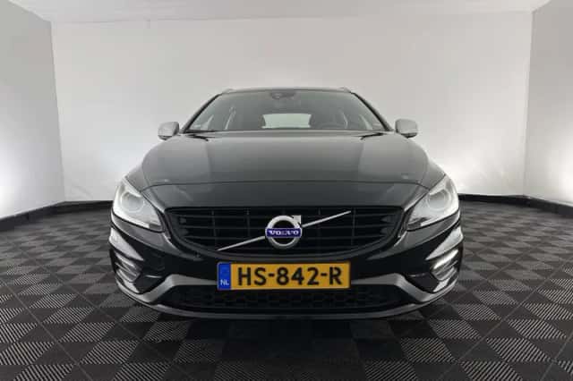 Volvo V60 (2016) thumbnail 3