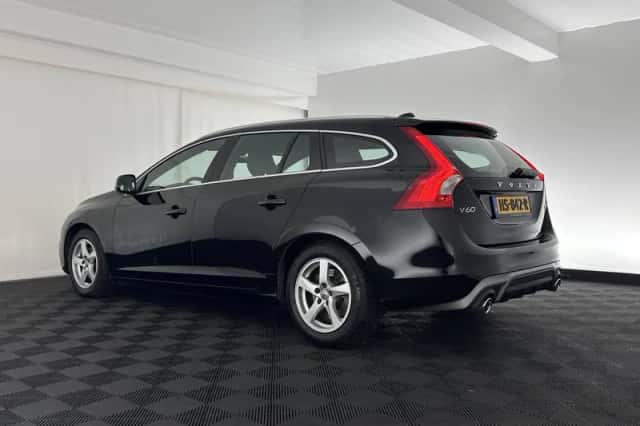 Volvo V60 (2016) thumbnail 5