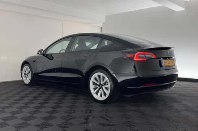 Tesla Model 3 (2023) thumbnail 5