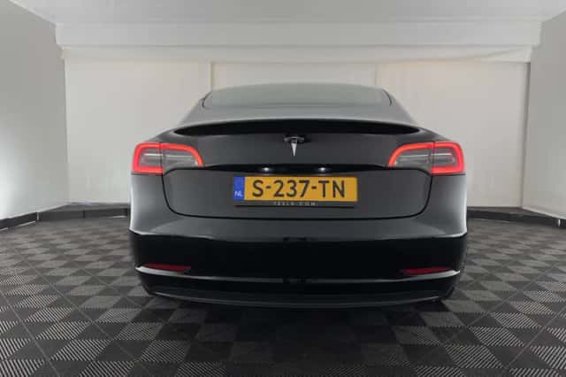 Tesla Model 3 (2023) thumbnail 6
