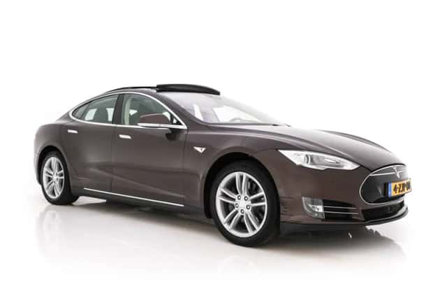 Tesla Model S (2015) thumbnail 1