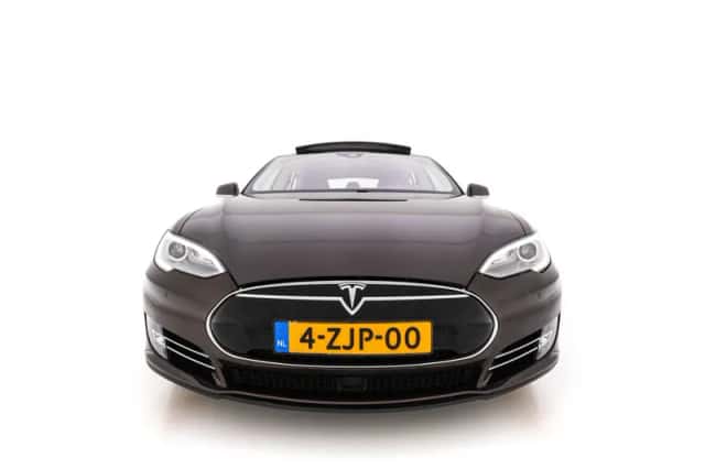 Tesla Model S (2015) thumbnail 3