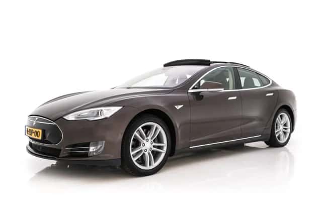 Tesla Model S (2015) thumbnail 4