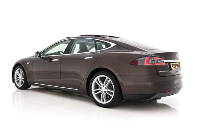 Tesla Model S (2015) thumbnail 5