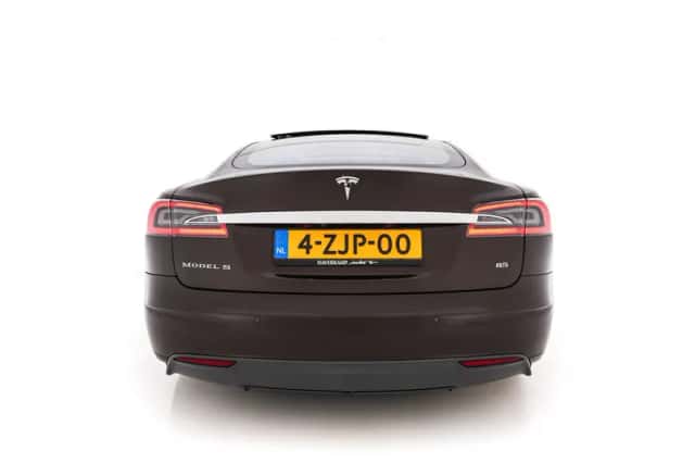 Tesla Model S (2015) thumbnail 6