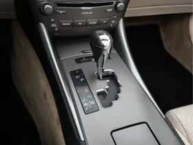 Lexus IS thumbnail 15
