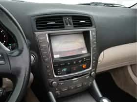 Lexus IS thumbnail 18