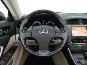 Lexus IS thumbnail 19