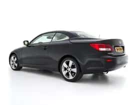 Lexus IS thumbnail 32