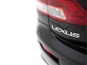Lexus IS thumbnail 37