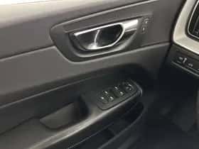 Volvo XC60 (2018) thumbnail 24