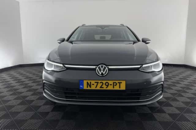 Volkswagen Golf (2021) thumbnail 3
