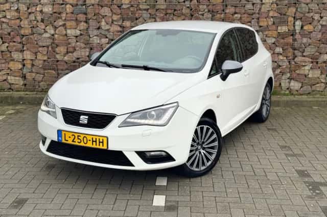 SEAT Ibiza (2016) thumbnail 1