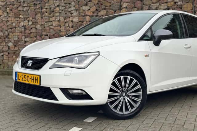 SEAT Ibiza (2016) thumbnail 2
