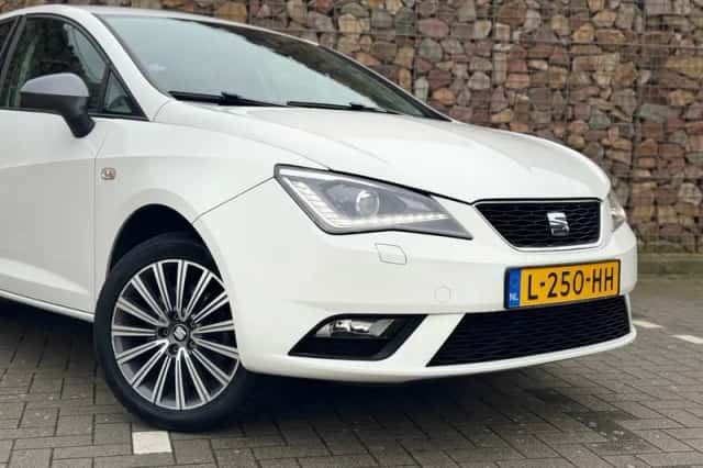 SEAT Ibiza (2016) thumbnail 4