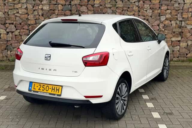 SEAT Ibiza (2016) thumbnail 5