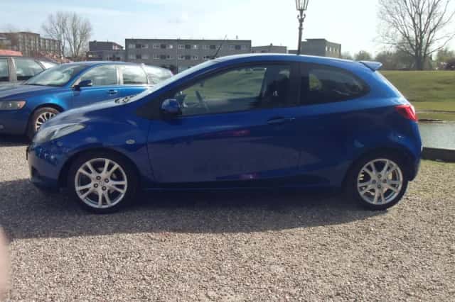 Mazda 2 (2008) thumbnail 2