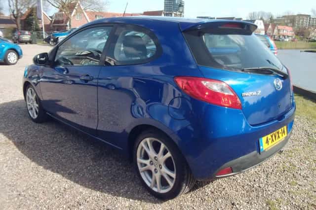 Mazda 2 (2008) thumbnail 3