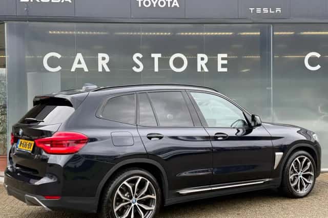 BMW iX3 (2021) thumbnail 3
