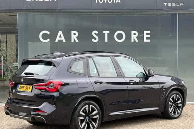 BMW iX3 (2022) thumbnail 2