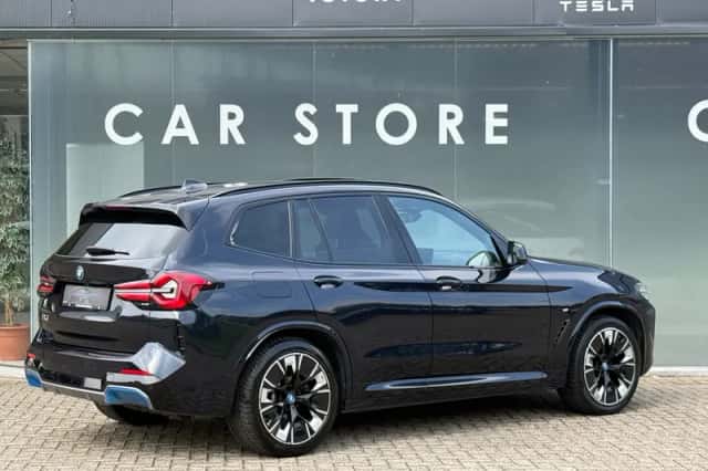 BMW iX3 (2022) thumbnail 2