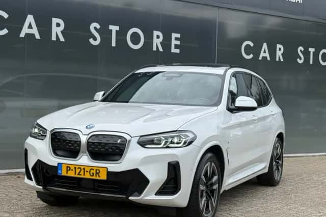 BMW iX3 (2022) thumbnail 4