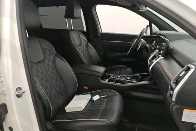 Kia Sorento (2021) thumbnail 4