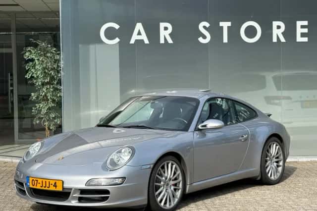 Porsche 911 (2004) thumbnail 1