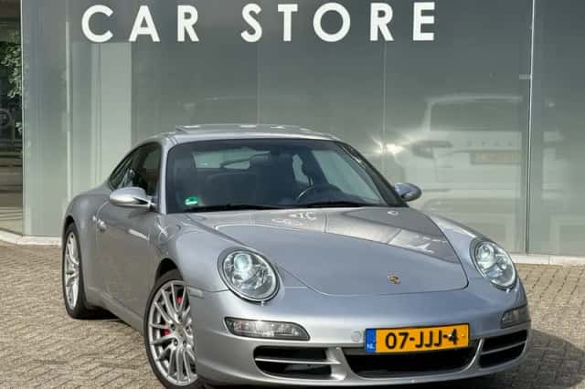 Porsche 911 (2004) thumbnail 2