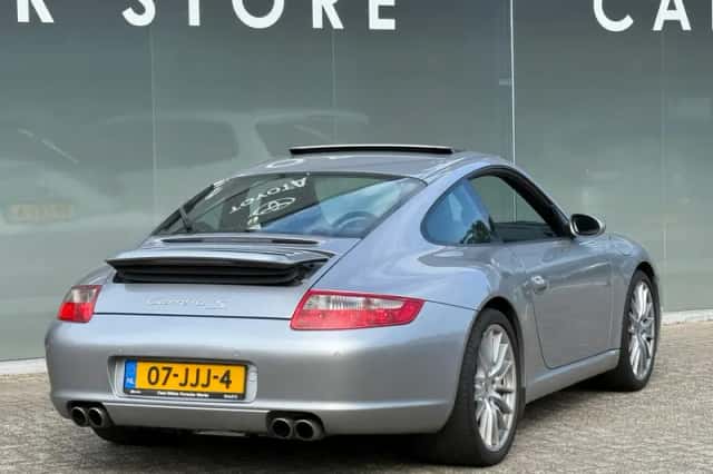 Porsche 911 (2004) thumbnail 3