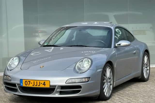 Porsche 911 (2004) thumbnail 4