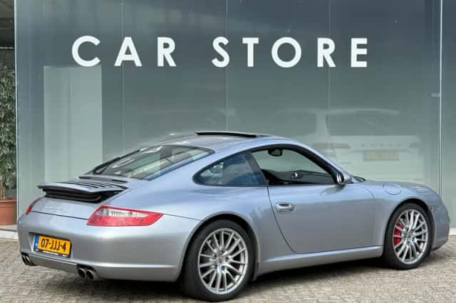 Porsche 911 (2004) thumbnail 6