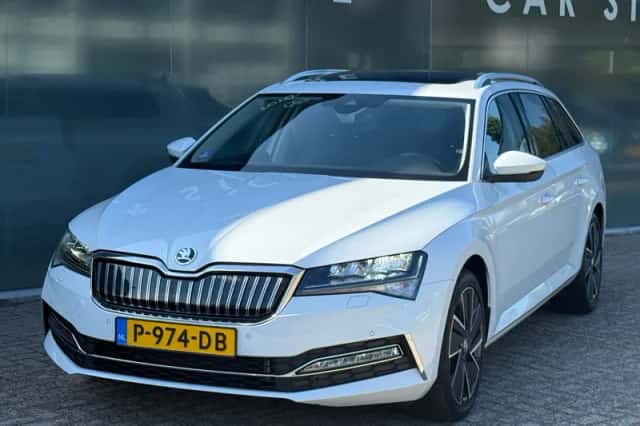 Škoda Superb (2021) thumbnail 3