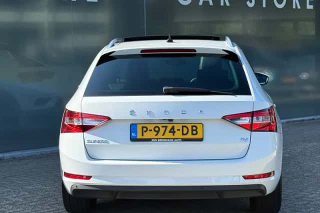 Škoda Superb (2021) thumbnail 6