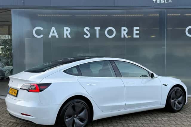 Tesla Model 3 (2020) thumbnail 3