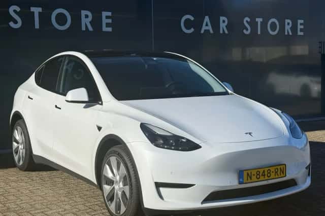 Tesla Model Y (2021) thumbnail 5