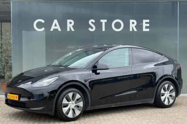 Tesla Model Y (2023) thumbnail 1