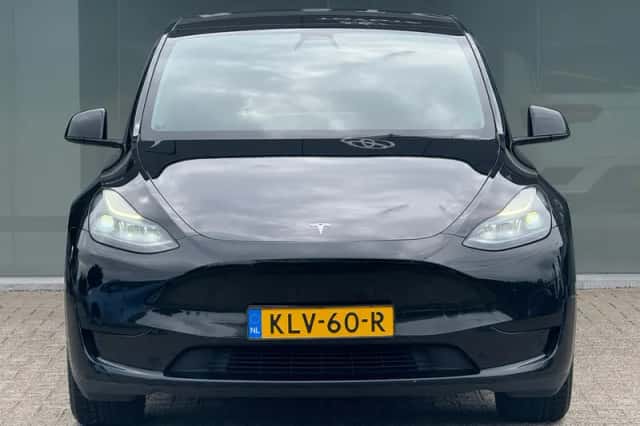 Tesla Model Y (2023) thumbnail 5