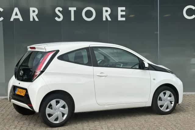 Toyota Aygo (2017) thumbnail 5